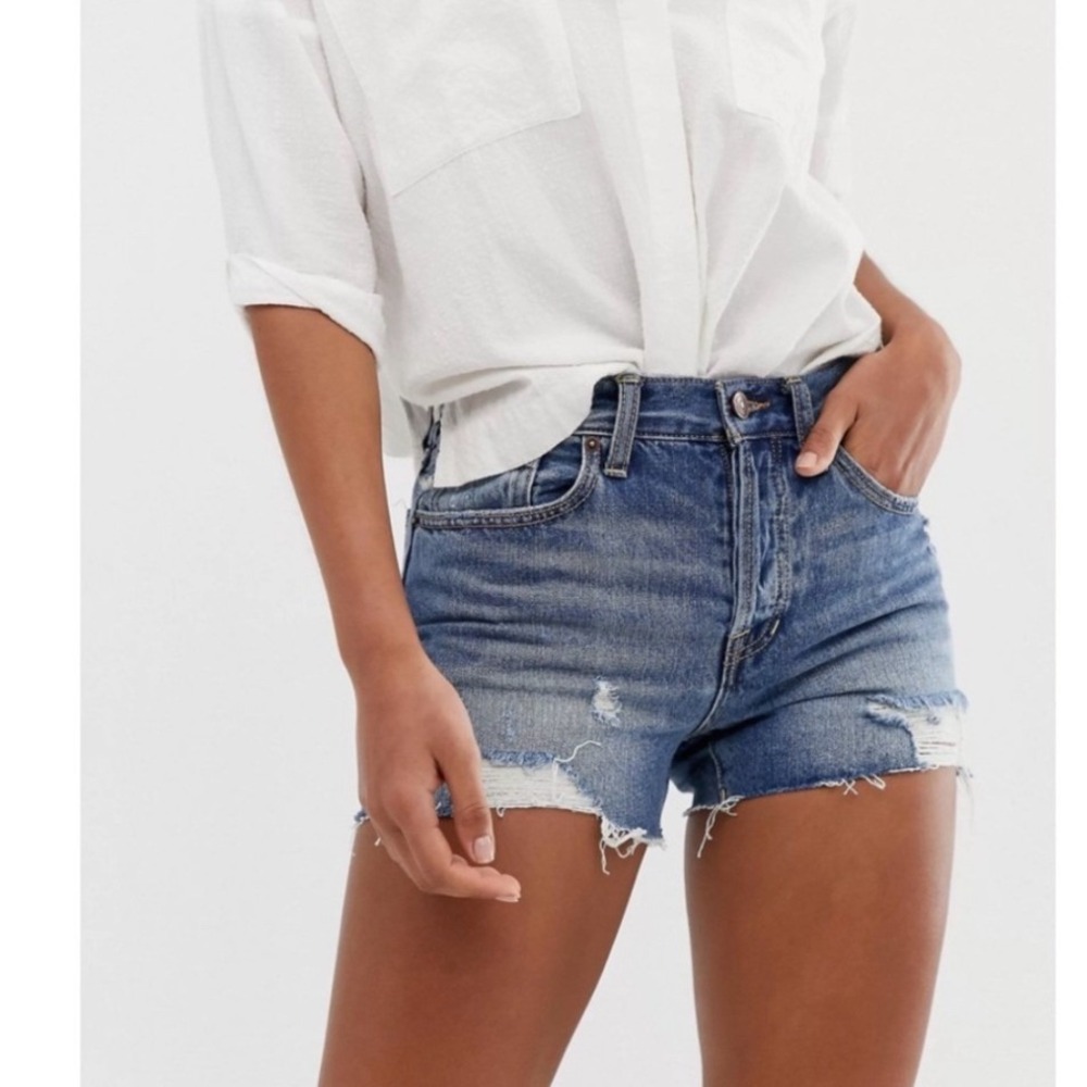Free People‎ We The Free Sofia Distressed Denim Shorts Medium Blue Wash Size 28